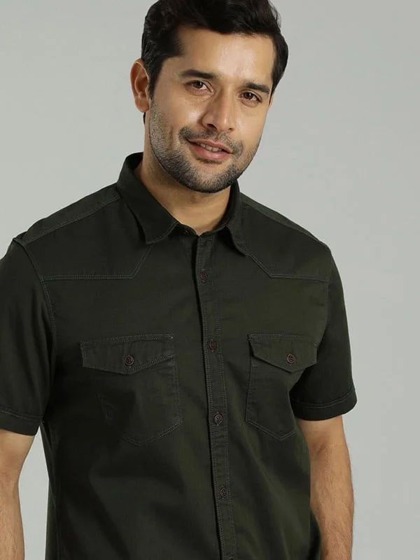 Men Solid Half Sleeve Cotton Shirt